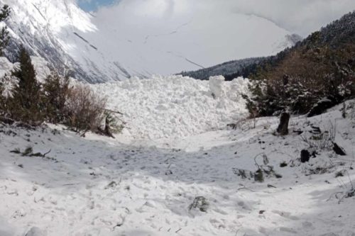 Avalanche in Manang